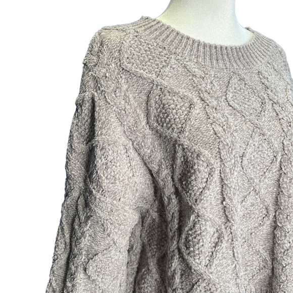 Sweaters - NWT Gray Knit Pullover Sweater